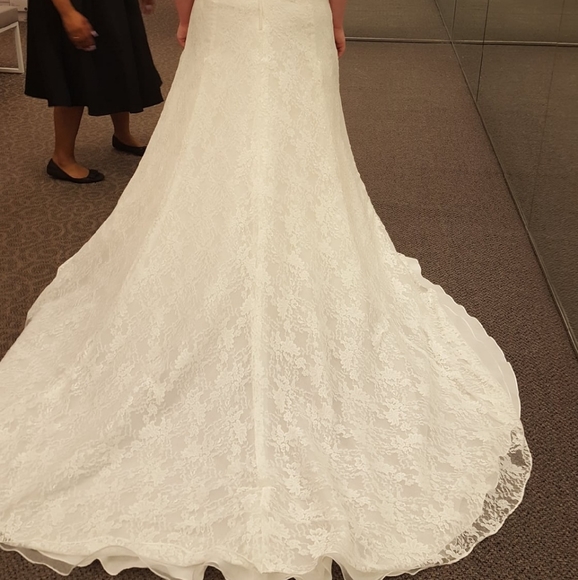 Wedding dress - Picture 2 of 4